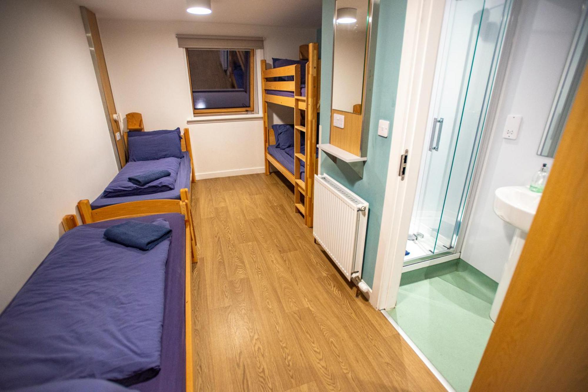 Glen Nevis Youth Hostel Fort William Exterior photo A typical room at the hostel