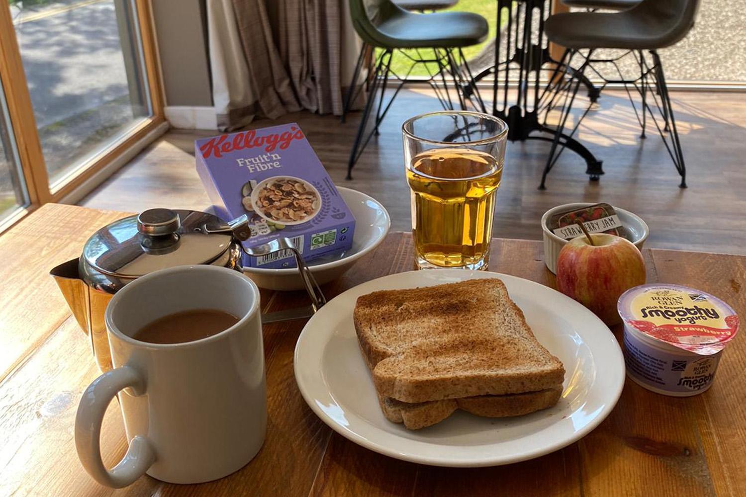 Glen Nevis Youth Hostel Fort William Exterior photo A breakfast with Kellogg's Fruit 'n Fibre