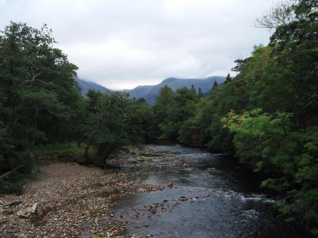 Glen Nevis Youth Hostel Fort William Exterior photo The River Calder