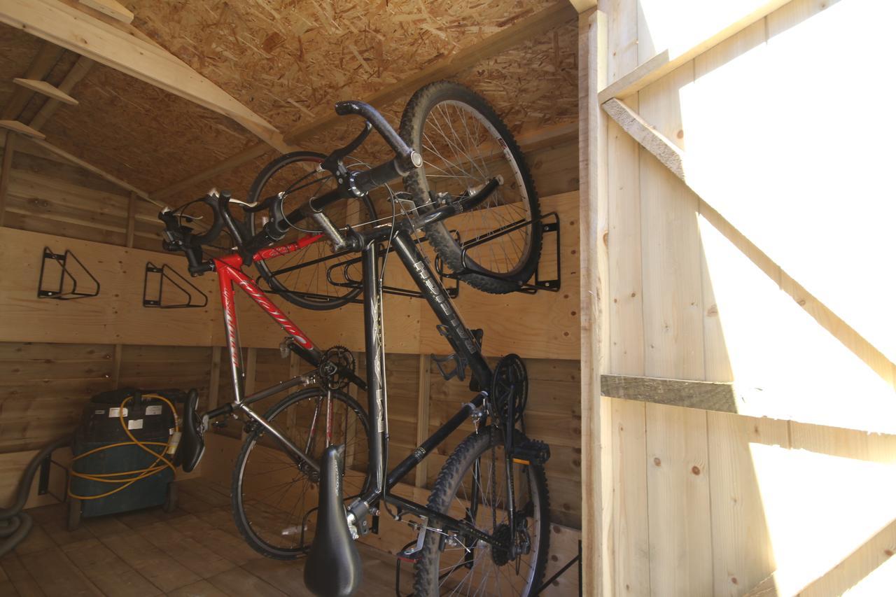 Glen Nevis Youth Hostel Fort William Exterior photo A bicycle shed