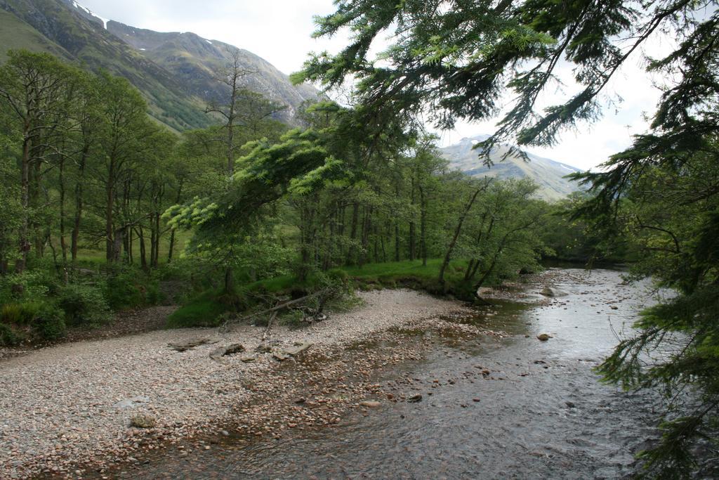 Glen Nevis Youth Hostel Fort William Exterior photo The River Calder